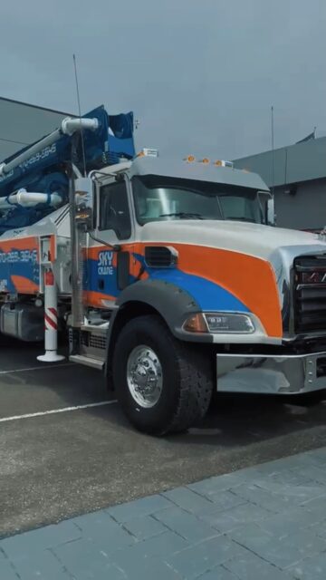 🚨 NEW DELIVERY ALERT 🚨
Sky Crane just leveled up with a brand new 38R4-170 mounted on a Mack Granite now working in Atlanta US.
Built for speed, power, and tight job sites, this unit is a true fast mover:
⚡ 170 m³/hr max output
📏 38-meter boom - 4 sections
🎯 112 ft horizontal reach
💪 Single Wall System for efficiency & durability
When performance meets precision, jobs get done faster — no compromises.
👉 Thinking about upgrading your fleet?
Drop a “PUMP” in the comments or DM us to get specs & pricing 📩
#concretepumpoperator #concordpumps #heavyequipment #pumplife